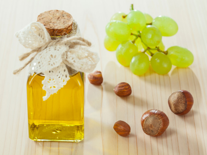 grapeseed-oil-for-hair-benefits-how-to-use-organic-facts